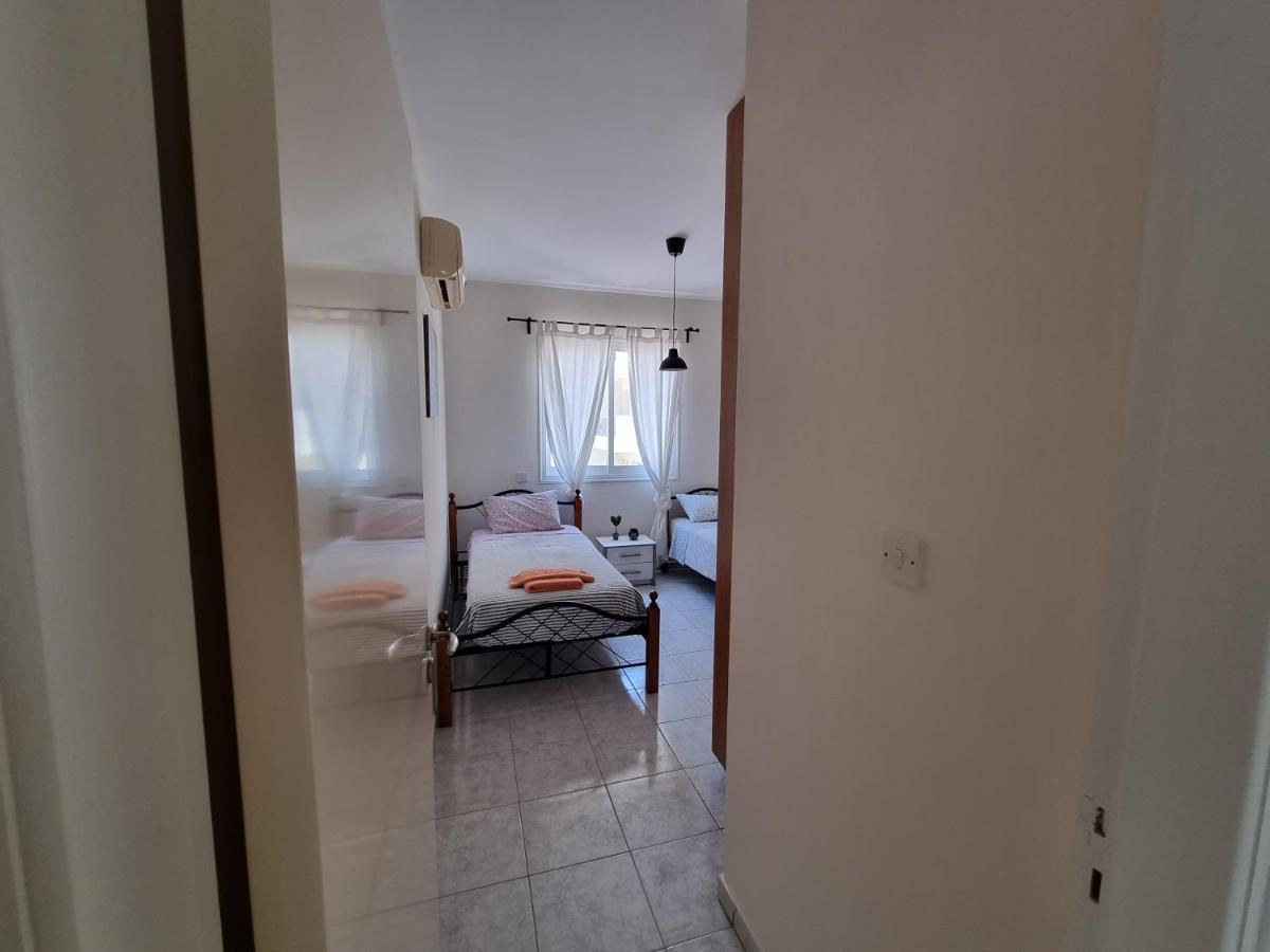 Ancient Paphos - Cozy Place Next To The Sea, Marina, Historical Sites, Buses, Mall, And Market Exteriör bild