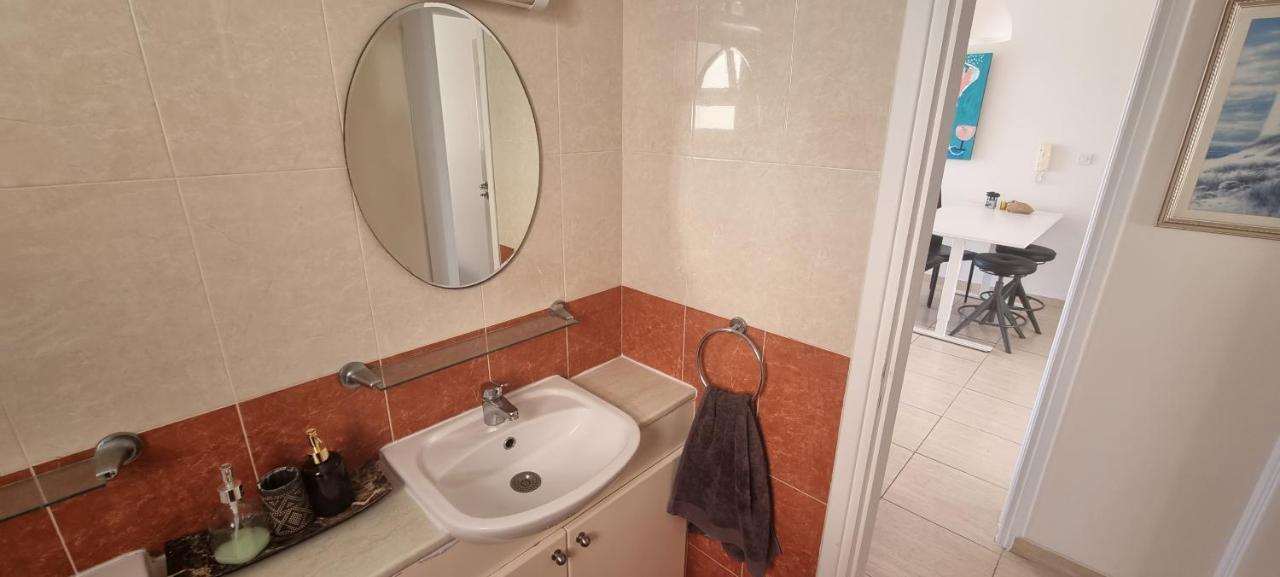 Ancient Paphos - Cozy Place Next To The Sea, Marina, Historical Sites, Buses, Mall, And Market Exteriör bild